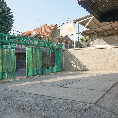 Hotel RedDoorz near Kemang Square Dżakarta Zewnętrze zdjęcie