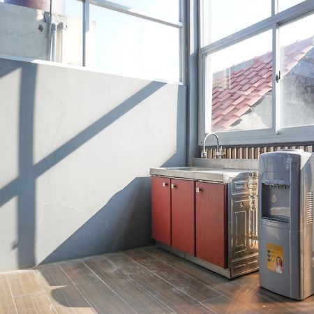 Hotel RedDoorz near Kemang Square Dżakarta Zewnętrze zdjęcie