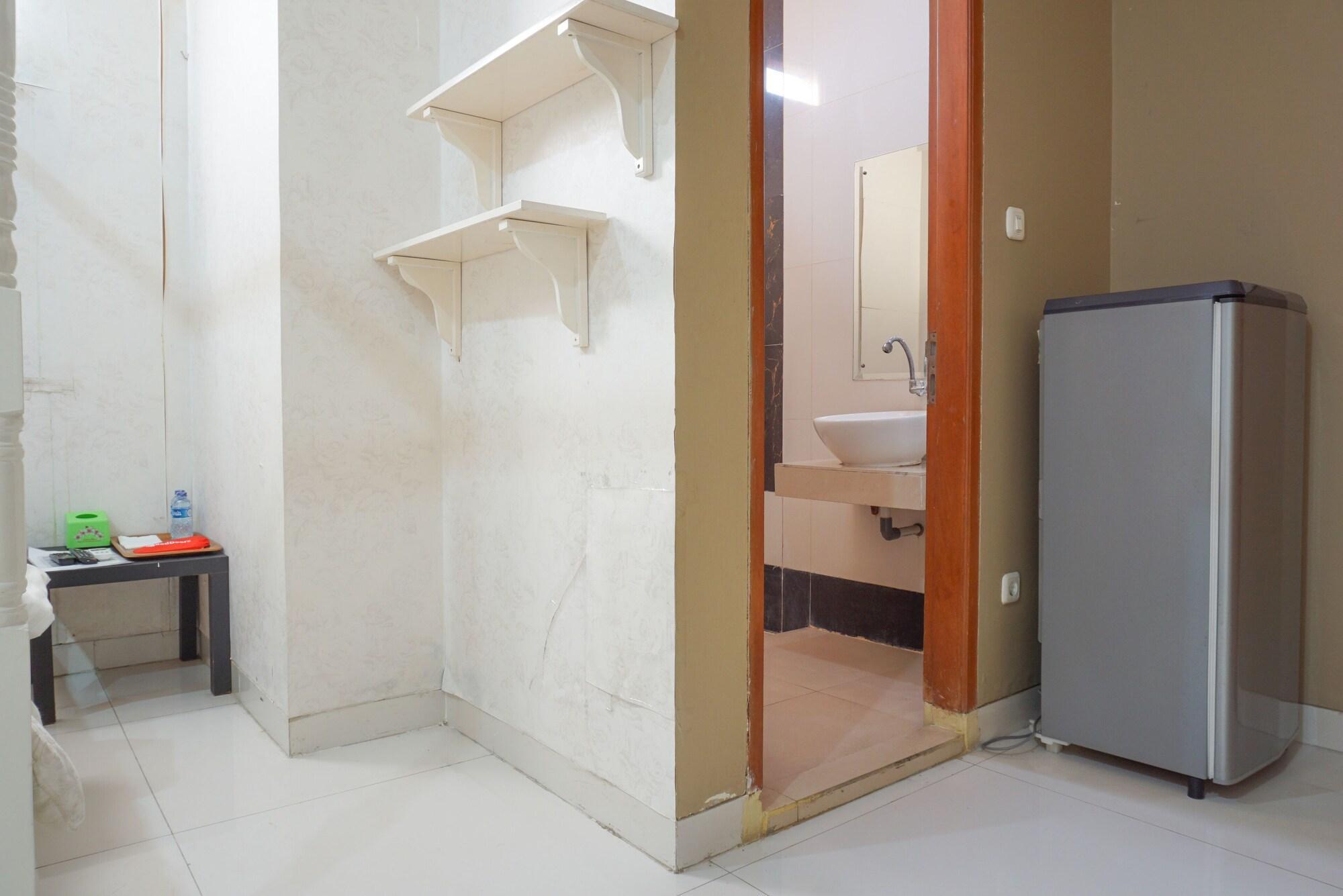Hotel RedDoorz near Kemang Square Dżakarta Zewnętrze zdjęcie