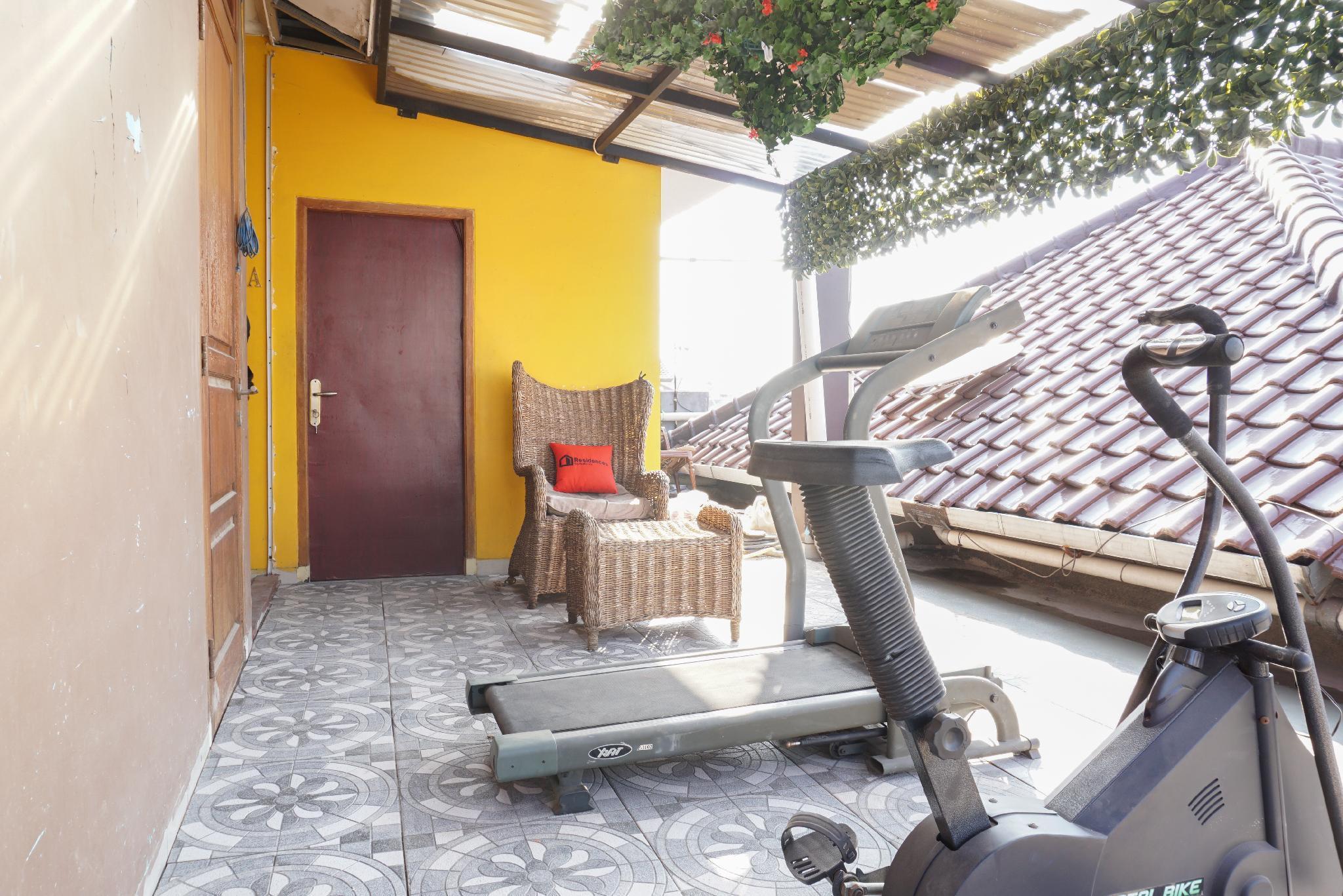 Hotel RedDoorz near Kemang Square Dżakarta Zewnętrze zdjęcie