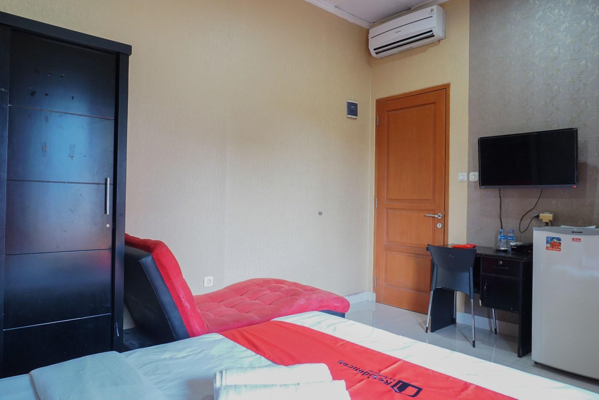 Hotel RedDoorz near Kemang Square Dżakarta Zewnętrze zdjęcie
