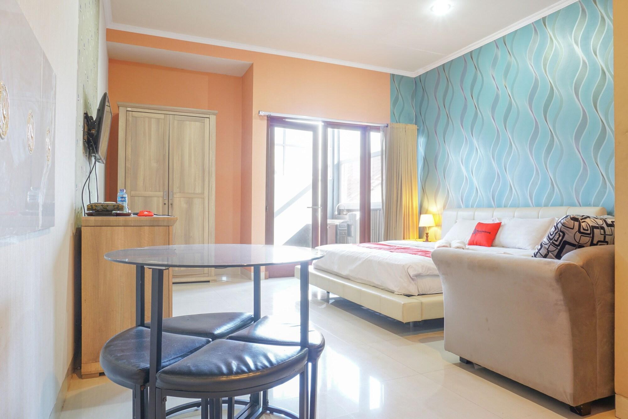 Hotel RedDoorz near Kemang Square Dżakarta Zewnętrze zdjęcie